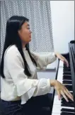  ?? PROVIDED TO CHINA DAILY ?? Piano teacher Zheng Danyi, who is almost blind, practices at her home in Nanchang.