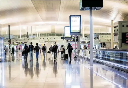  ?? Jordi Cotrina ?? Terminal 1 del aeropuerto de El Prat sin apenas actividad, el pasado lunes.