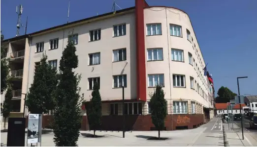  ?? Fotografij­e Jože Pojbič ?? Delavski dom so v Murski Soboti zgradili med letoma 1933 in 1936, zdaj sta v njem mestna občina in upravna enota.