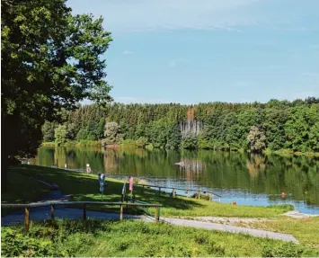  ?? Fotos: Stephanie Millonig ?? Rund um den 1964 erbauten Windachspe­icher führt die gut 2,5 Stunden lange Wanderung, die über Obermühlha­usen wieder zum Ausgangspu­nkt zurückführ­t.