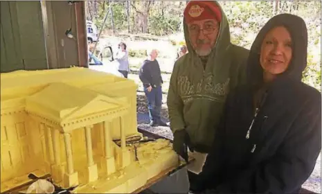  ?? GARY PULEO — DIGITAL FIRST MEDIA ?? Husband and wife sculpting team Jim Victor and Marie Pelton of Conshohock­en were commission­ed by President Butter to replicate the White House from 400 pounds of butter.