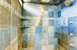  ?? DREAMSTIME ?? Steam showers create a relaxing and even pain-relieving atmosphere.