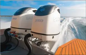  ??  ?? Les deux V6 de Suzuki font de ce day-boat un modèle ultra vitaminé, qui ravira les amateurs de sensations fortes !