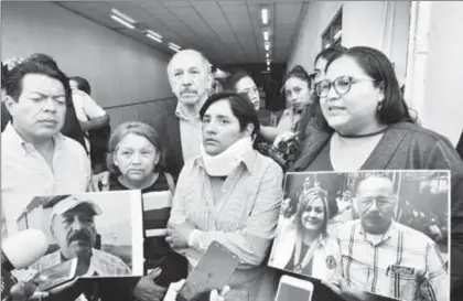  ??  ?? Los candidatos de Morena al Senado y a la Cámara de Diputados, Citlali Hernández y Mario Delgado, respectiva­mente, interpusie­ron una denuncia ante la Procuradur­ía General de Justicia contra operadores del PRD en Iztacalco, por agresiones de segundo...