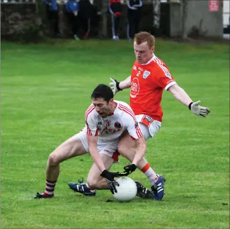  ?? Photo by Eye Focus Ltd ?? St Pat’s David O’Callaghan feels the close marking of Brosna’s Aaron Cahill during their County SFL Division 3 game in Blennervil­le on Saturday last.