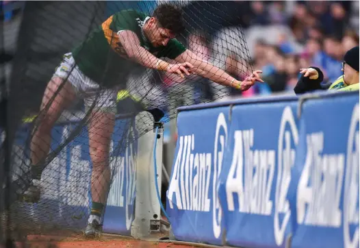  ?? Photo by Sportsfile ?? Paul Geaney gets caught up in the Dublin goal during Sunday’s Allianz Football League Division 1 Round 5 match at Croke Park in Dublin.