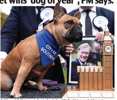  ?? ?? Bulldog spirit: Vivienne, in front of a photo of Sir David, is awarded her prize