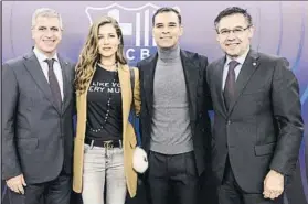  ?? FOTOS: FC BARCELONA ?? Rafa Márquez y su pareja, Jaydy Michel, regresaron al Camp Nou. Bartomeu y Mestre les recibieron en el palco. En primera fila, Messi volvió a ver el partido con su hijo y después brindó con Suárez