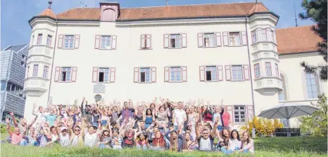  ?? FOTO: STIFTUNG LIEBENAU ?? Zahlreiche Azubis, Studenten, Bufdis und FSJler aus der Region haben ihre Ausbildung bei der Stiftung Liebenau begonnen.