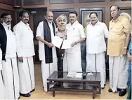 ??  ?? Stalin and Vaiko with the alliance document on Saturday