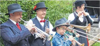  ?? FOTO: WINFRIED RIMMELE ?? Volksmusik in Reinkultur – war im ganzen Museumsdor­f zu hören.