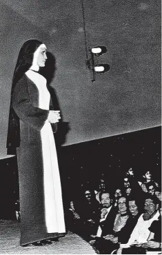  ?? ARCHIVO ENCARNA SÁNCHEZ ?? Como actriz en la obra ‘Esa monja’ en México.