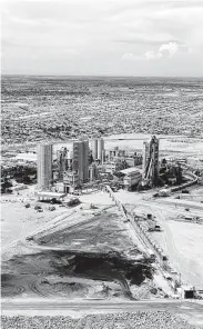  ?? Mauricio Alanis / Bloomberg News ?? A Cemex plant in Mexico. Labor issues could still derail the updated NAFTA treaty.