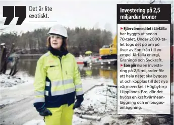  ??  ?? GRÄVER. Lena Berglund, Eons regionchef, berättar att dykarna fungerar som maskinens ögon nere i vattnet.