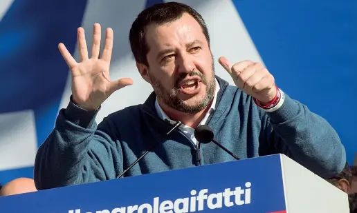  ??  ?? Leader Matteo Salvini durante la manifestaz­ione in piazza del Popolo a Roma, sabato scorso