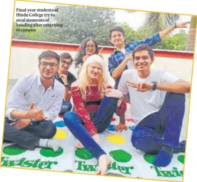  ?? ?? Members of Miranda House’s debating society, Suvakta, enjoy their physical farewell
Final-year students of Hindu College try to steal moments of bonding after returning to campus