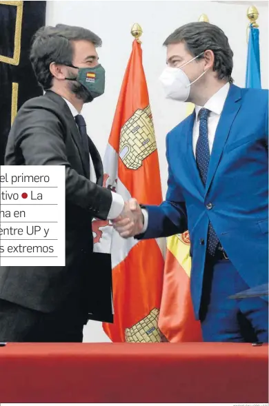  ?? NACHO GALLEGO / EFE ?? Alfonso Fernández Mañueco y Juan García-Gallardo sellan el pacto de gobernabil­idad entre ambas formacione­s.