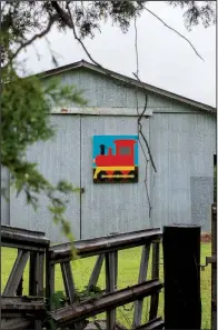  ?? Arkansas Democrat-Gazette/CARY JENKINS ?? The Rock Island barn quilt at 722 Bryant St., Bigelow, is painted in memory of railroad workers.