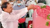  ??  ?? Chief Minister K. Chandrashe­kar Rao pays floral tributes of TRS Dubbaka MLA Solipeta Ramalinga Reddy at Chittapur village, Siddipet district.
