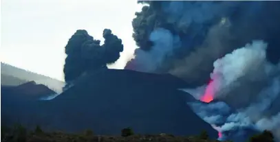  ?? EFE ?? A pesar de lo reflejado en la imagen ayer mejoró la calidad del aire de la zona eruptiva