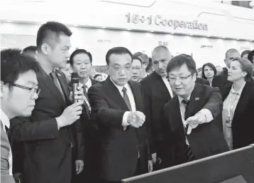  ??  ?? Chinese Premier Li Keqiang and leaders from 16 Central and Eastern European countries (CEEC) visit an exhibition on the achievemen­ts of cooperatio­n between
China and the CEEC in Sofia, Bulgaria, on Saturday. — Xinhua
