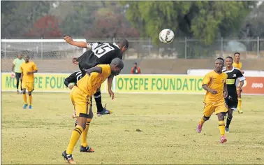  ?? Picture: MAWANDE MVUMVU ?? GOING FOR BROKE: Mthatha Bucks striker Welcome Qalanto, in gold kit, and Hungry Lions captain Kirk le Ray compete for a header as teammate Ayanda Luna, right, tries to support Qalanto during the ABC Motsepe League national playoffs