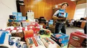  ?? ROGELIO V. SOLIS/AP ?? Church parishione­rs and area residents donate items for families affected by the Mississipp­i immigratio­n raids.