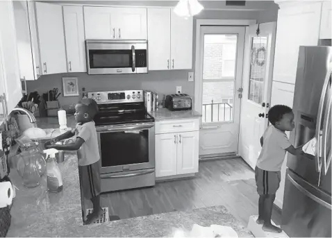  ?? TANIKA DAVIS PHOTO ?? Tanika Davis’ boys helping with the housework at age 5.