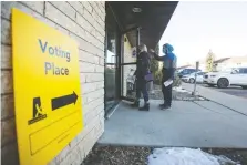  ?? MATT SMITH ?? Voters wearing masks head in to cast ballots in the pandemic-era election at a polling station in Silverspri­ng on Monday.