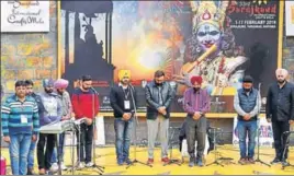  ?? HT PHOTO ?? Artistes at the ongoing Surajkund Mela in Faridabad observing a two-minute silence on Friday to pay homage to the CRPF personnel who were killed in the Pulwama terror attack.