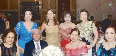  ??  ?? Cora Tan, Portugal Consul Tony Rufino and wife Mita, Lulu Sese with (standing) Alice Samson, Marivic Vazquez, Nini Layug and Maritess Pineda