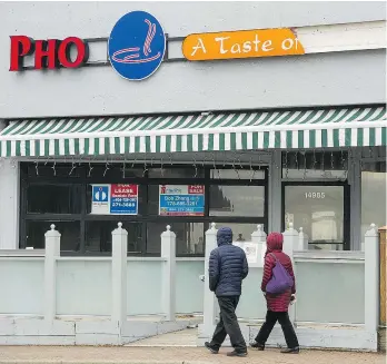  ?? — ARLEN REDEKOP/ PNG ?? White Rock is setting up a task force to look at the concerns of businesses along Marine Drive where there are several empty storefront­s.