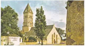  ??  ?? Le Ciné-Club et l’église en 1967