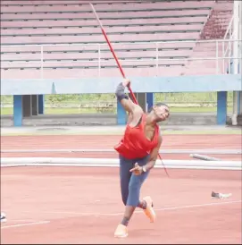  ?? ?? Anisha Gibbons, the 18 year-old prized product of Ruralites, threw 40.68m, way ahead of Stacy Wilson (28.65m) and Noriann King (23.08m) to add another gold medal to her burgeoning collection. (Emmerson Campbell photo)