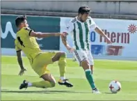  ??  ?? SIN GANAR. El Betis B visita a un Recre que no gana.