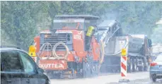  ?? FOTO: PATRICK SEEGER/DPA ?? Auf den meisten Straßenbau­stellen wird weiter gearbeitet.