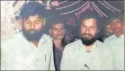  ?? HT FILE ?? Eknath Shinde (left) was mentored by Anand Dighe, a Shiv Sena leader from Thane who died in 2001.