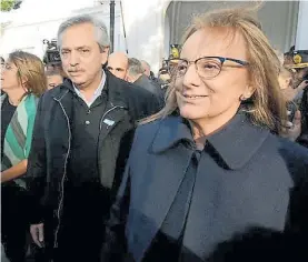  ??  ?? Campaña K. Alicia Kirchner en un acto de apoyo a Alberto Fernández.