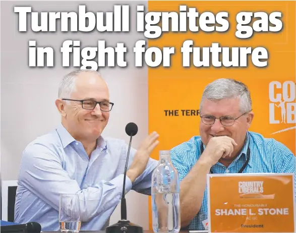  ?? Picture: JUSTIN KENNEDY ?? Prime Minister Malcolm Turnbull with CLP president Shane Stone during yesterday’s party function