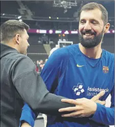  ?? Fotos: AGENCIAS ?? Jasikevici­us y satoransky fueron los representa­ntes del Barça en la rueda de prensa oficial, donde coincidier­on con Mateo y Musa. Mirotic se saludó con Felipe Reyes y en el entreno blanco estaba el sancionado Yabusele