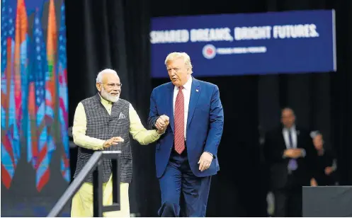  ?? THOMAS B. SHEA /AFP ?? Apoio externo. Trump teve ontem uma visita incomum em um comício em Houston, a do premiê indiano Narendra Modi, líder nacionalis­ta