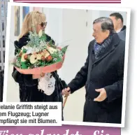  ??  ?? Melanie Griffith steigt aus dem Flugzeug; Lugner empfängt sie mit Blumen.