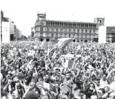  ?? HÉCTOR TÉLLEZ ?? El México-Alemania, transmitid­o en el Zócalo.