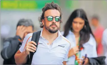  ??  ?? DECEPCIONA­DO. Alonso se fue disgustado con la escasa acción que se vio en la carrera de Mónaco.