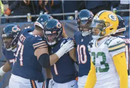  ?? ERIN HOOLEY/CHICAGO TRIBUNE ?? Bears quarterbac­k Justin Fields celebrates with teammates after a 55-yard touchdown run during the first quarter Sunday at Soldier Field.