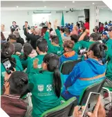  ?? ?? Los niños deportista­s dijeron 'presente' en el foro.