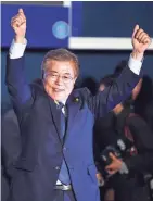  ?? TNS ?? Moon Jae-in celebrates his victory Tuesday in the South Korean presidenti­al election.