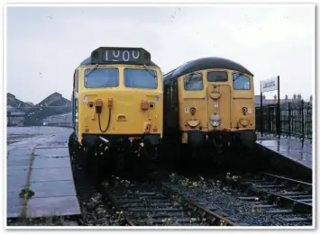  ?? DAVID CROSS. ?? D406 is pictured at Llandudno Town while on test with a train to Euston on June 3 1973. 24061 stands alongside.