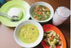  ??  ?? DIJAMIN ENAK: Empal gentong dan empal asem menjadi pilihan kuliner khas Cirebon.