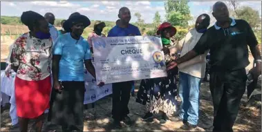  ??  ?? Hand in Hand Zimbabwe is capacitati­ng small-scale farmers in all its seven districts of operation, namely Bulilima, Chikomba, Chirumanzu, Gwanda, Lupane, Nkayi and Shurugwi. Recently, the non-government­al organisati­on handed over inputs worth US$2 300 to farmers in Masasa ward 17 in Chikomba district, Mashonalan­d East province.